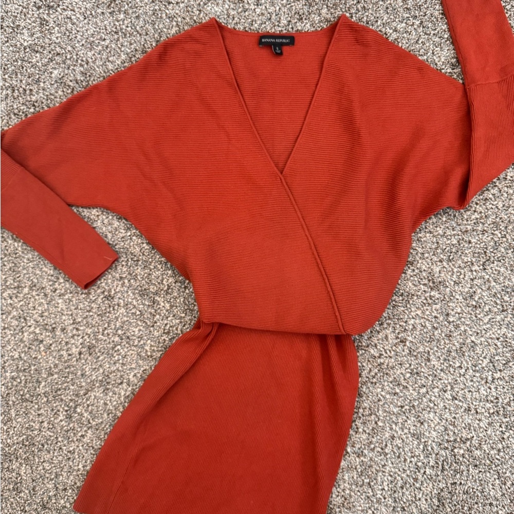 Banana Republic Rust Ribbed V-Neck Knit Top